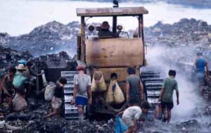 People are cleaning and fallowing the bulldozer